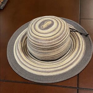 Women's Striped Wide-Brim Sun Hat in Beige and Gray